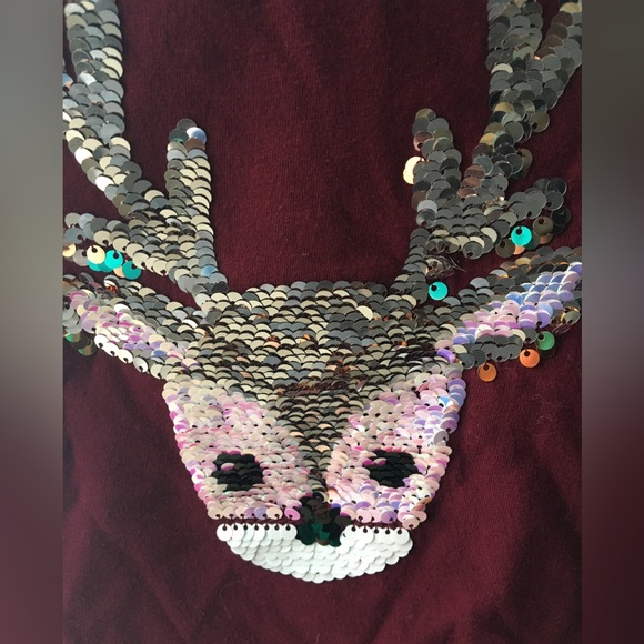 Cat & Jack girls XS 4T Reindeer Sequins top in Cranberry - Picture 2 of 5